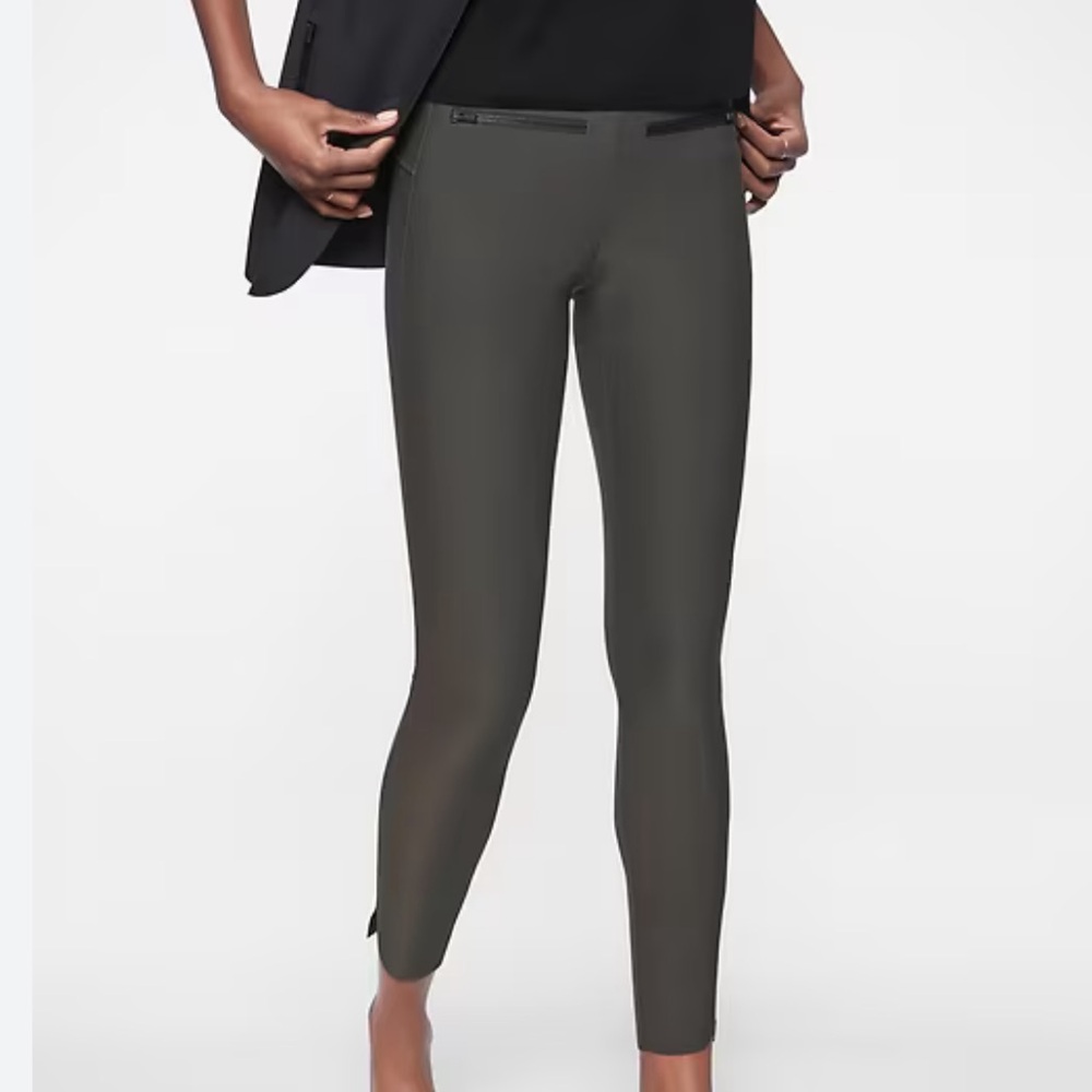 NWT Athleta Stellar Crop Pant in Charcoal Size M